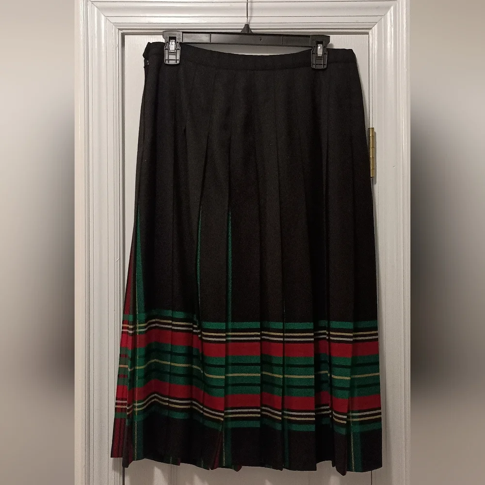 Vintage Pendleton Virgin Wool Black green red Pleated skirt 14p - Picture 8 of 8